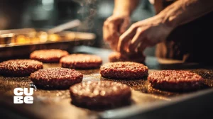 تولید پتی در آشپزخانه کیوب برگر؛ مهندسی ترکیب، بافت و آبداری هر پتی تازه